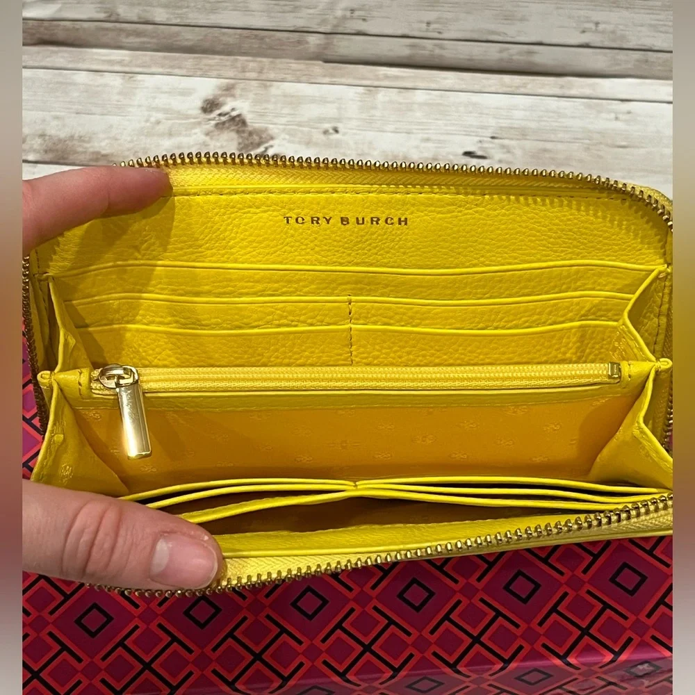 SOLD!! 🌼Tory Burch Continental Zip Wallet-FINAL PRICE‼️ - Picture 4 of 5